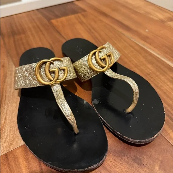 Gucci Metallic Gold Women's Sandals - Picture 2 of 3